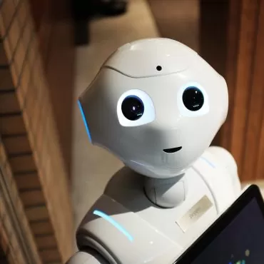 Menschen unter Maschinen - Roboter mit künstlicher Intelligenz